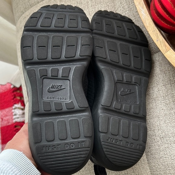 Nike Women’s Black Slip-On Sneakers Size 9.5 Lightweight Athletic Comfort Shoes - Picture 7 of 8